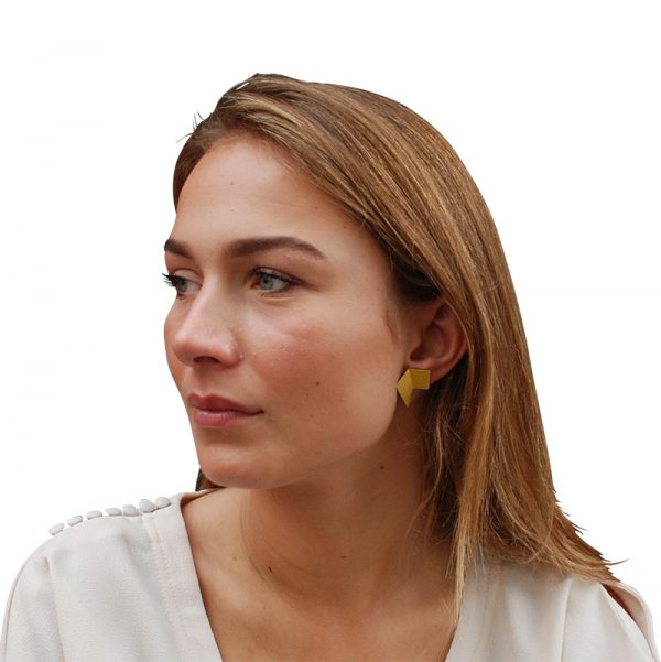 product Flake stud earrings M gold